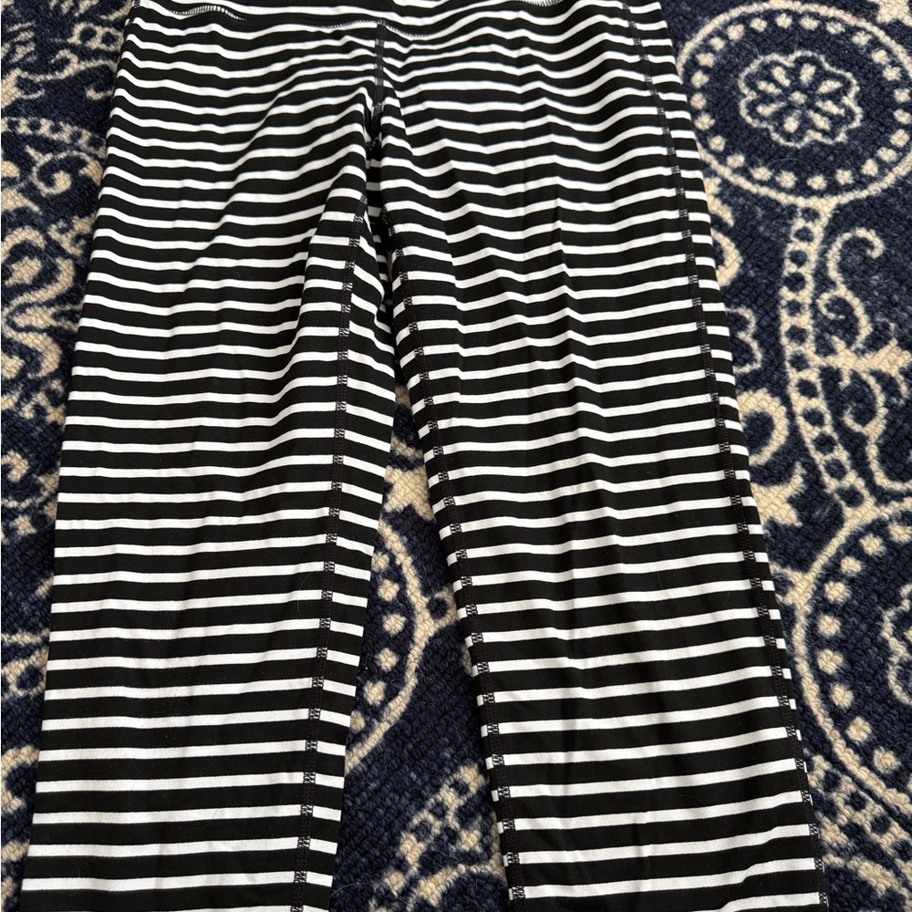 Athleta Womens Black and White Striped CAPRI Leggings